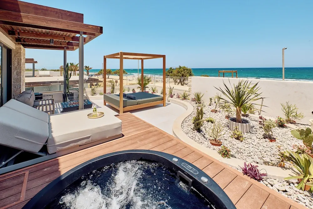 HOTEL: Paralos Kosta Alímia