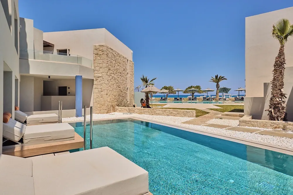 HOTEL: Paralos Kosta Alímia