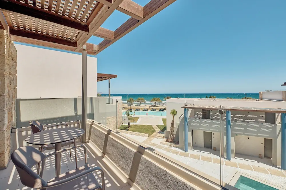 HOTEL: Paralos Kosta Alímia