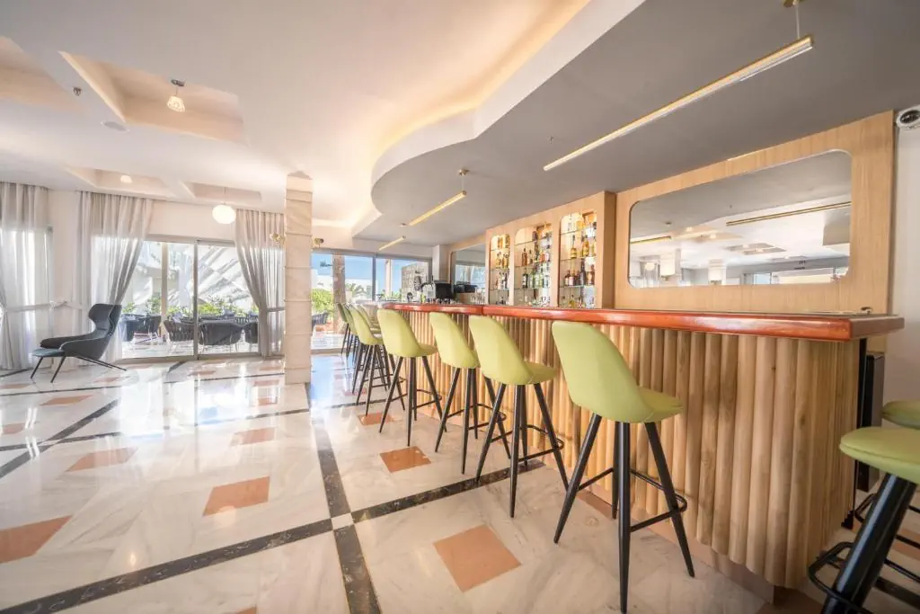 HOTEL: Adele Beach Hotel