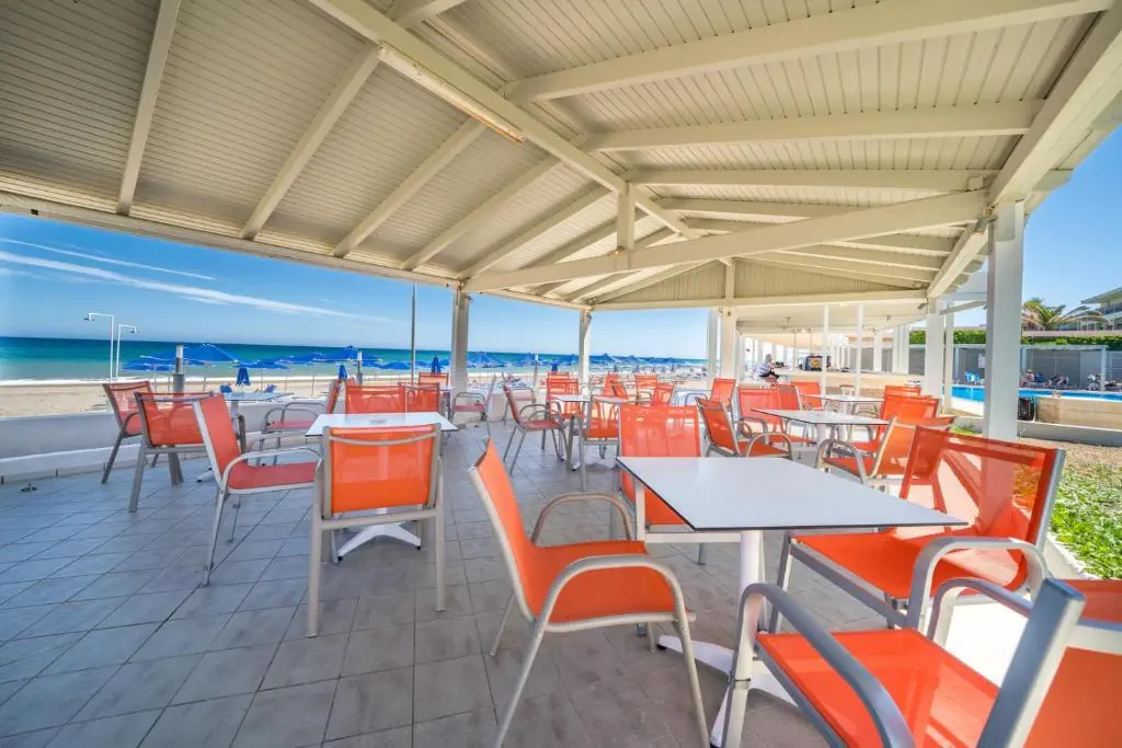 HOTEL: Adele Beach Hotel