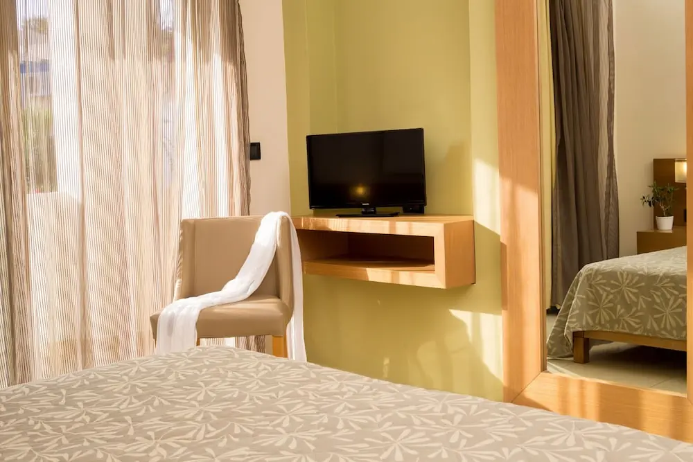 HOTEL: Atlantica Amalthia Beach Hotel – Adults only