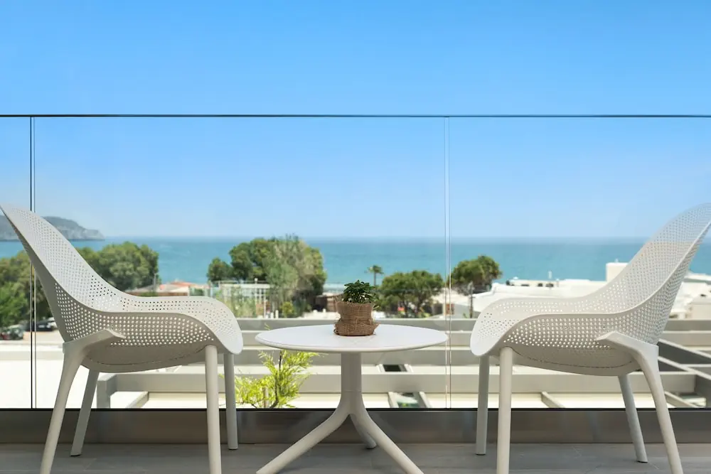 HOTEL: Atlantica Amalthia Beach Hotel – Adults only