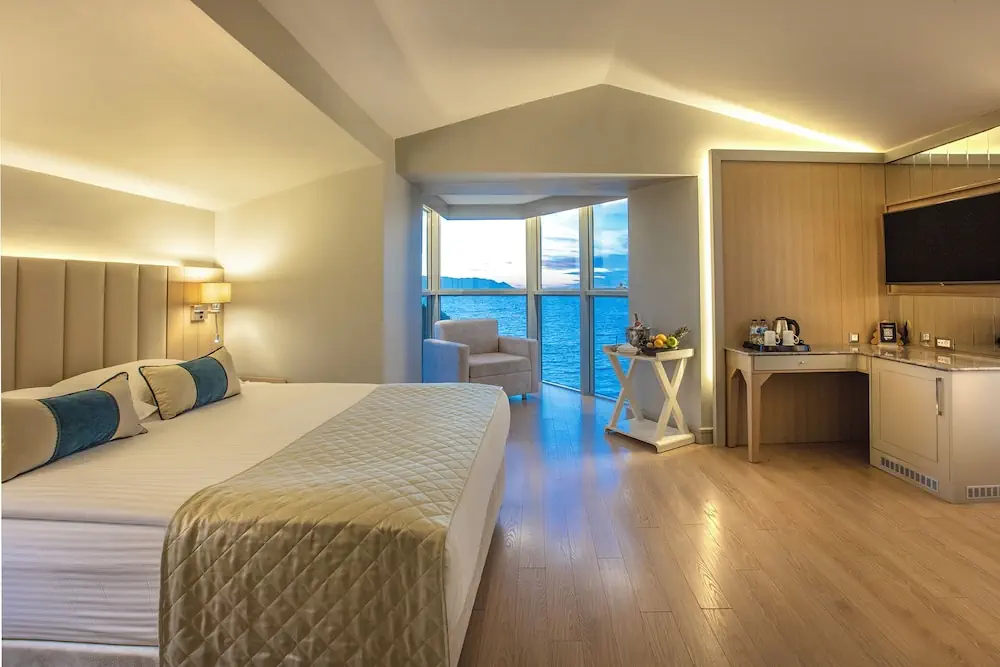 HOTEL: Charisma De Luxe Hotel