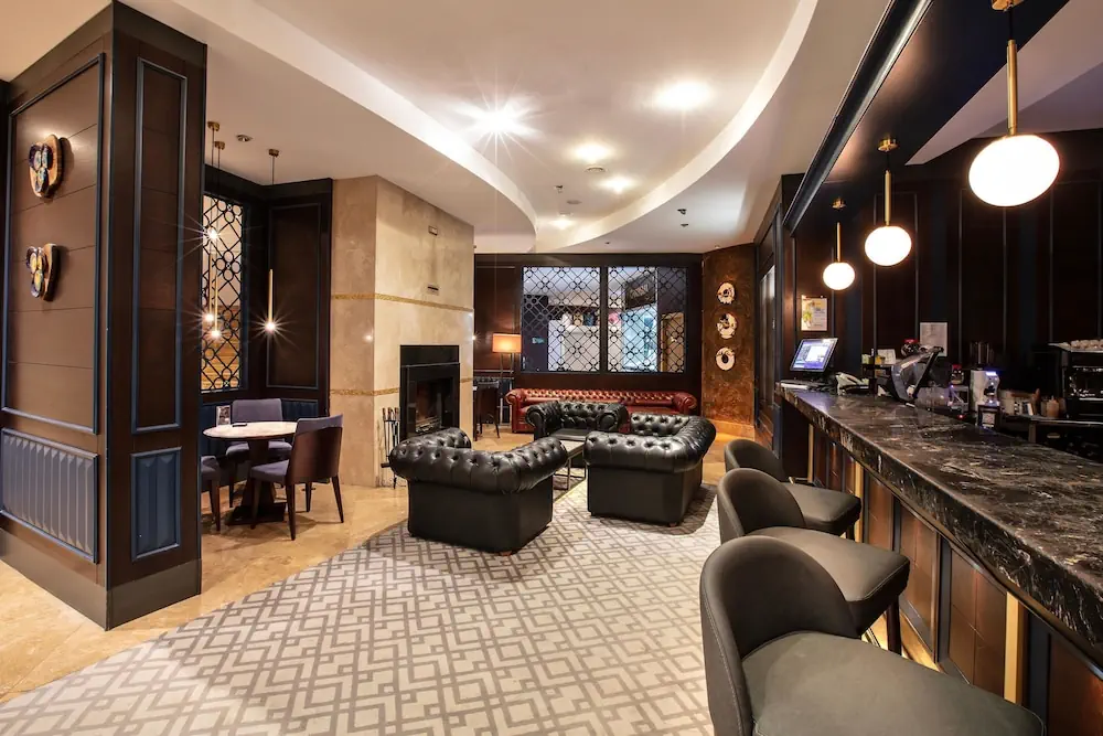 HOTEL: Charisma De Luxe Hotel