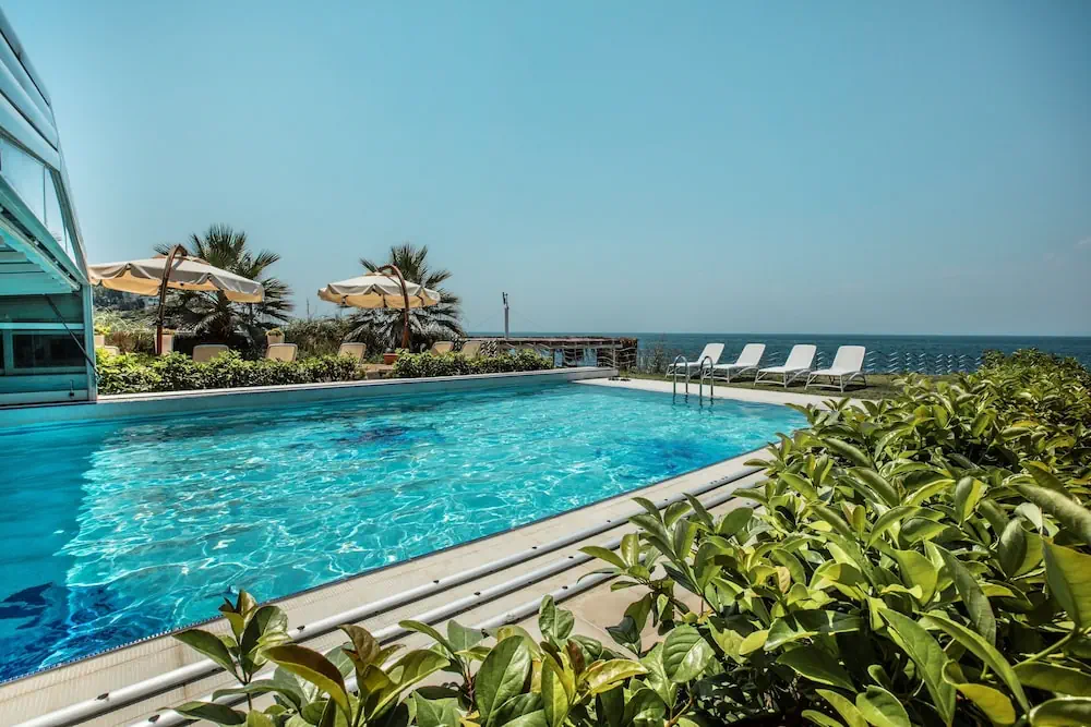 HOTEL: Charisma De Luxe Hotel