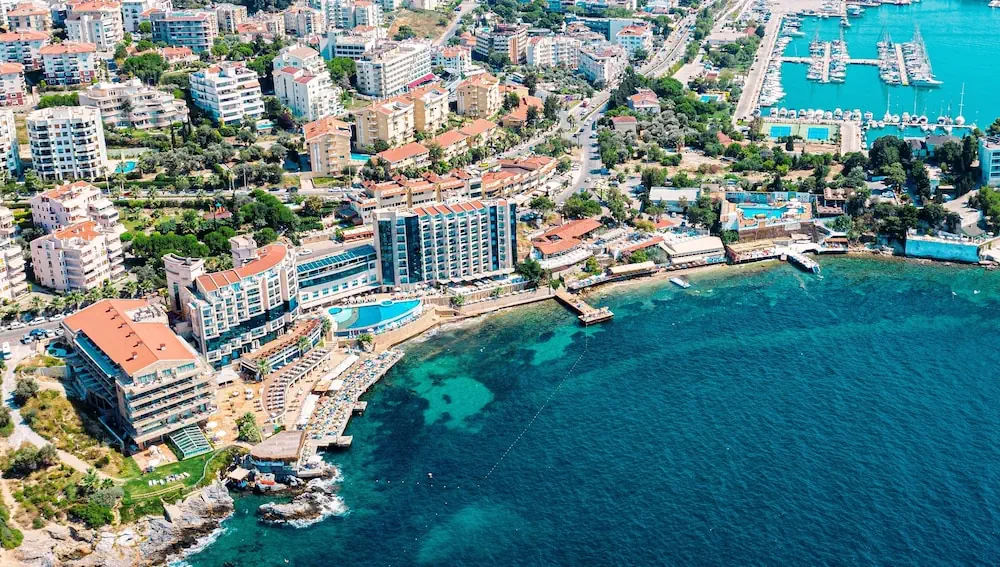 HOTEL: Charisma De Luxe Hotel