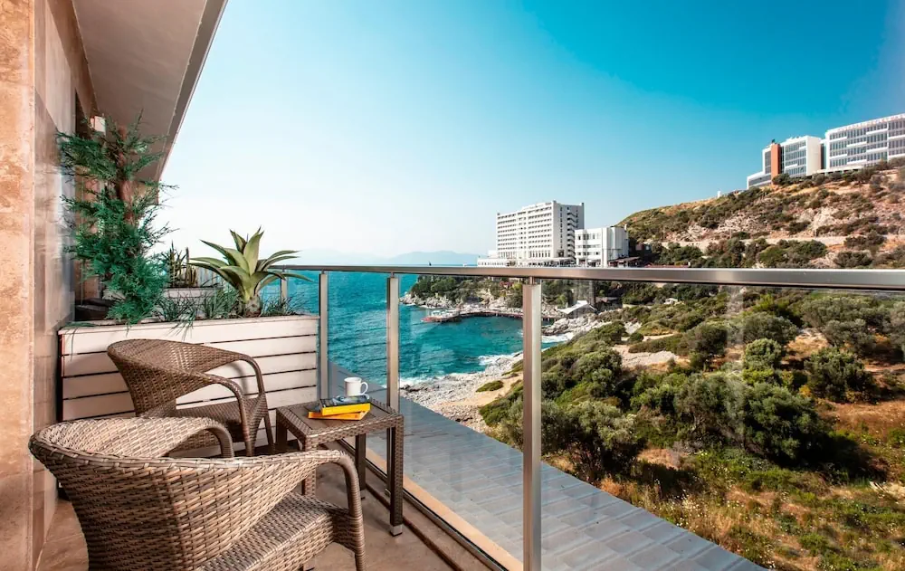 HOTEL: Charisma De Luxe Hotel