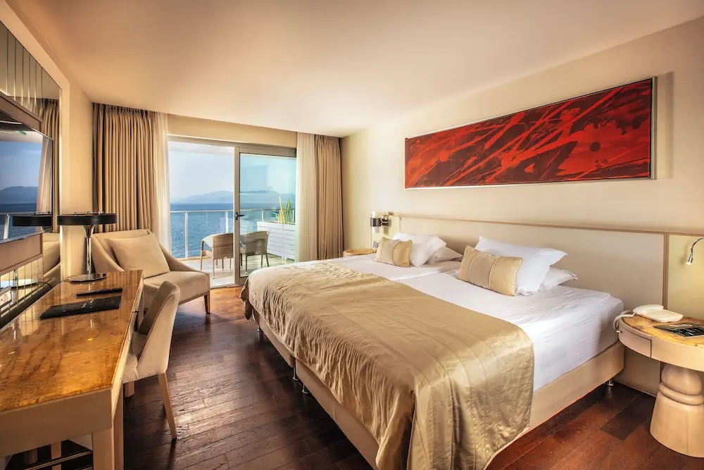 HOTEL: Charisma De Luxe Hotel