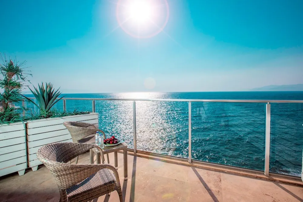 HOTEL: Charisma De Luxe Hotel