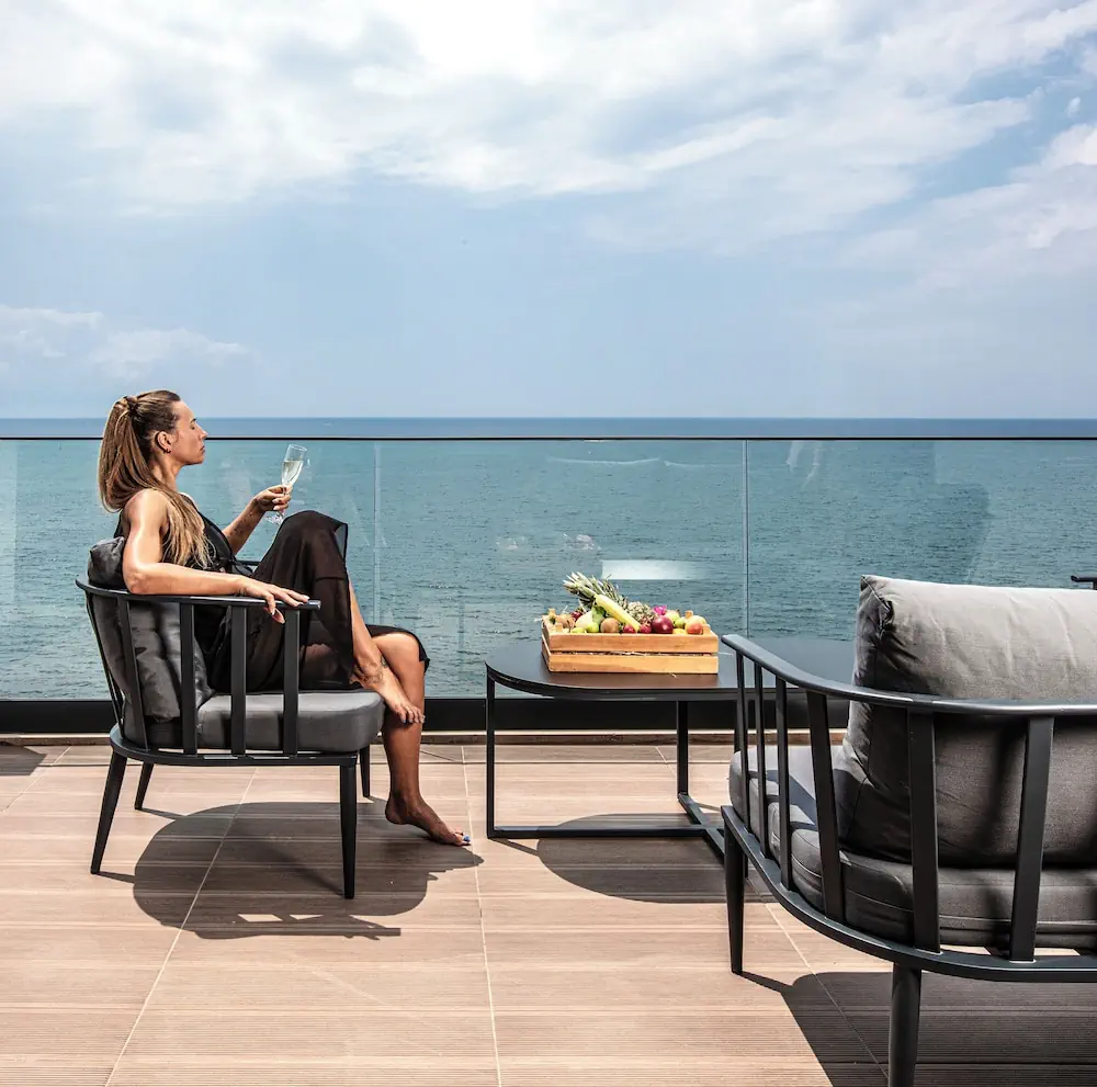 HOTEL: Charisma De Luxe Hotel