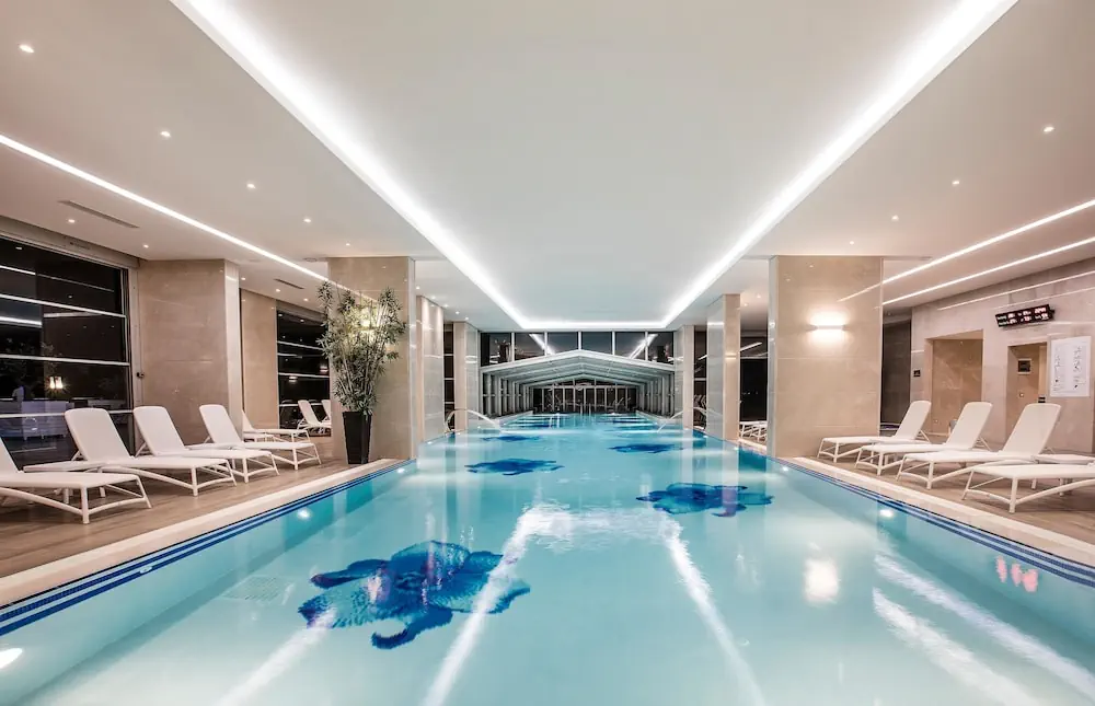 HOTEL: Charisma De Luxe Hotel