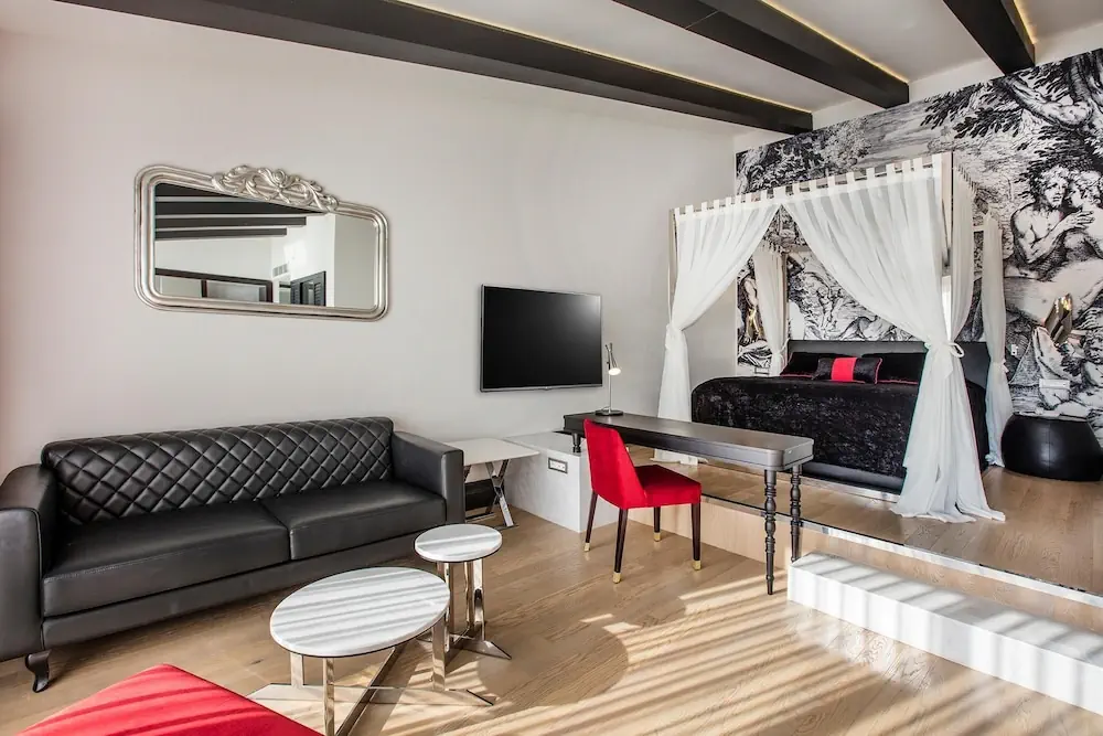 HOTEL: Charisma De Luxe Hotel