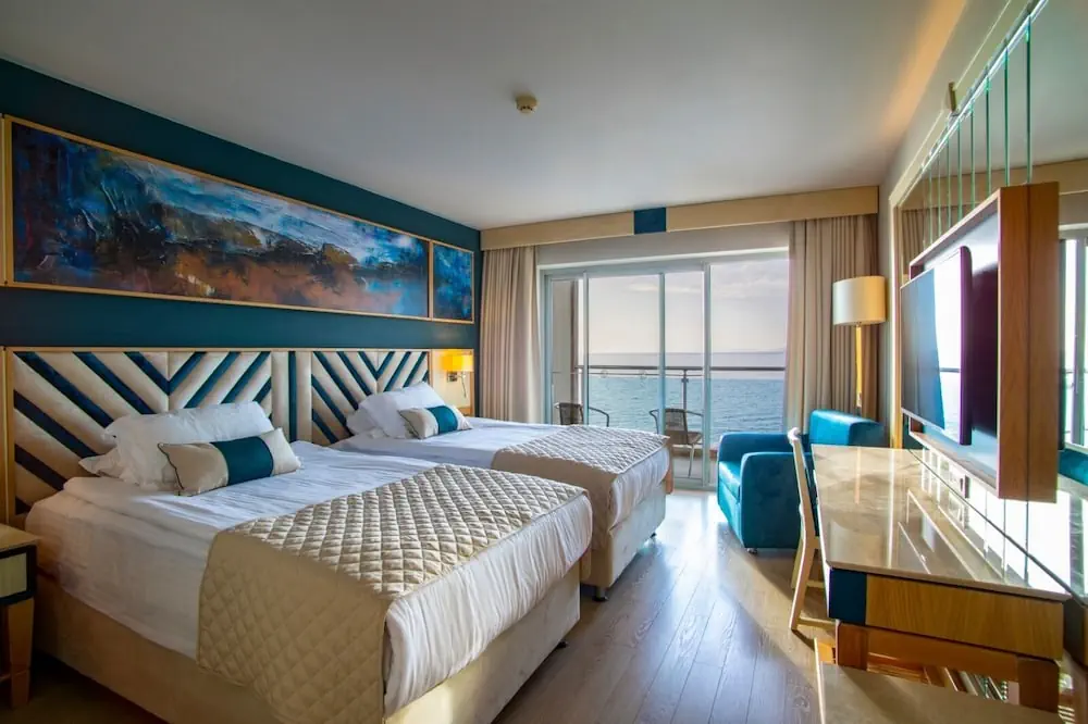 HOTEL: Charisma De Luxe Hotel