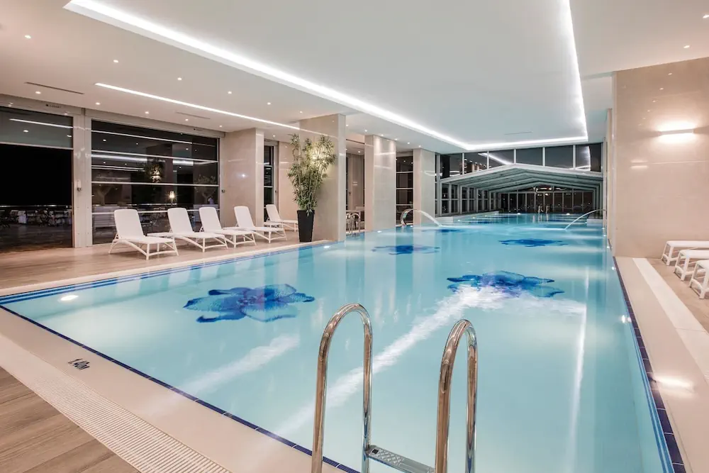 HOTEL: Charisma De Luxe Hotel