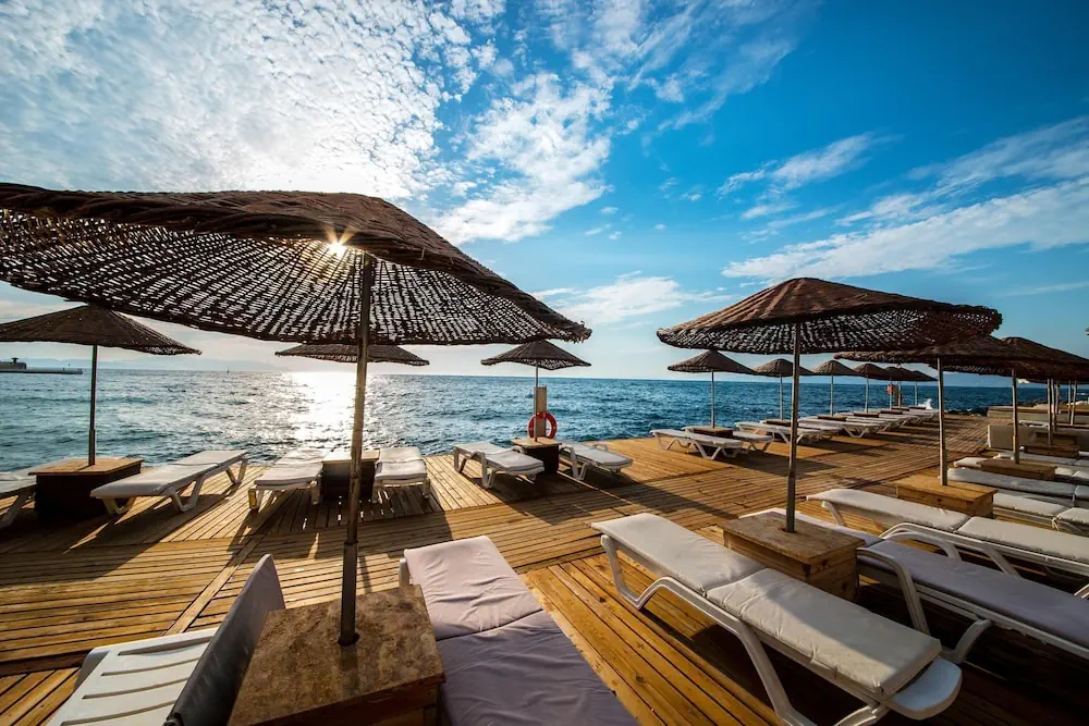 HOTEL: Charisma De Luxe Hotel