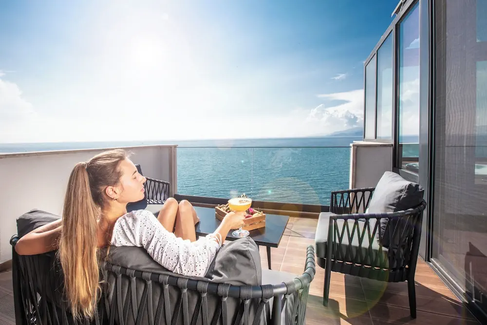 HOTEL: Charisma De Luxe Hotel