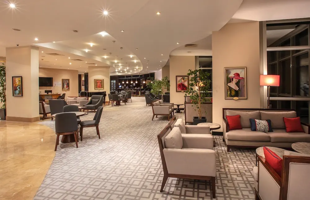 HOTEL: Charisma De Luxe Hotel