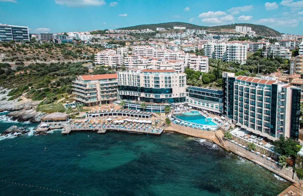 HOTEL: Charisma De Luxe Hotel