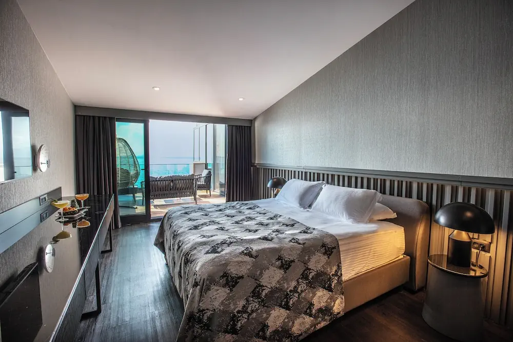 HOTEL: Charisma De Luxe Hotel