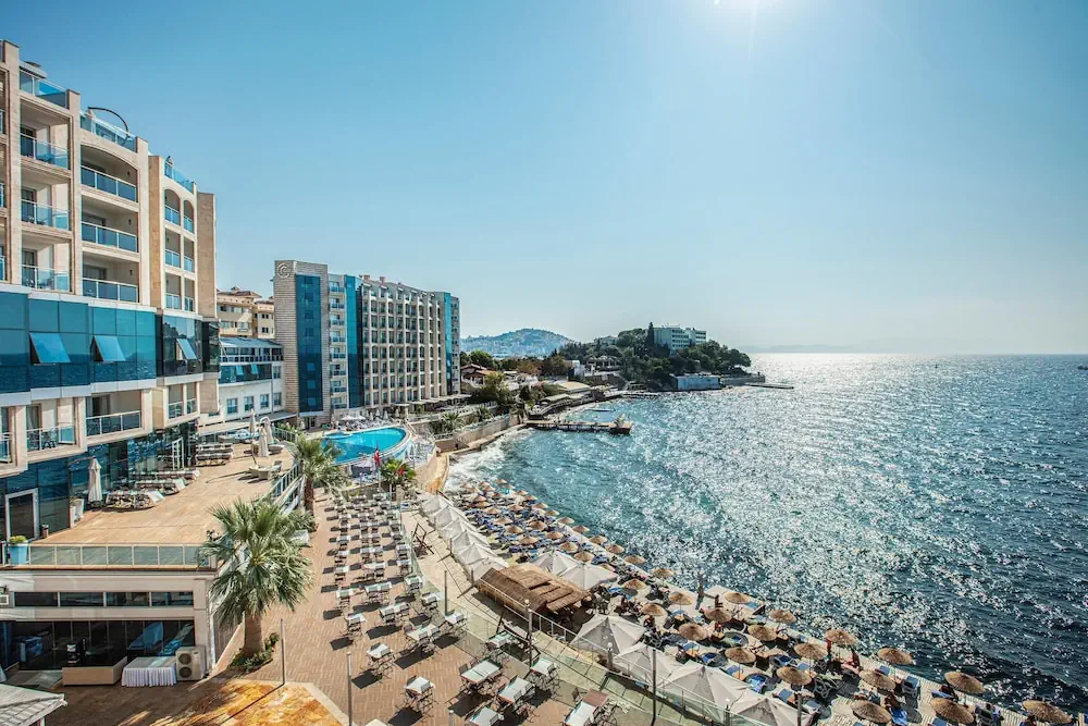 HOTEL: Charisma De Luxe Hotel