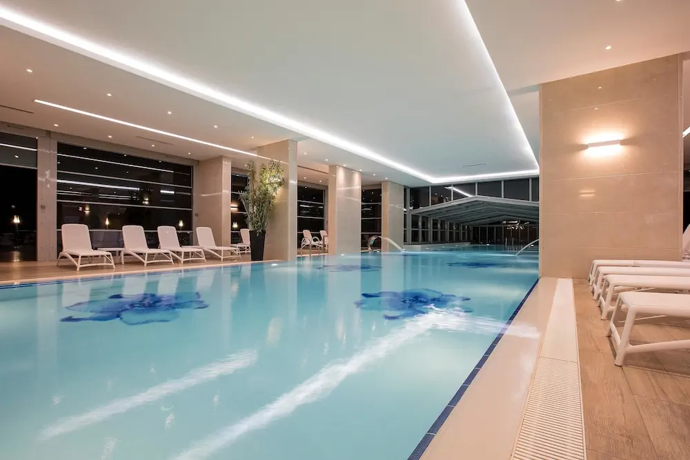 HOTEL: Charisma De Luxe Hotel