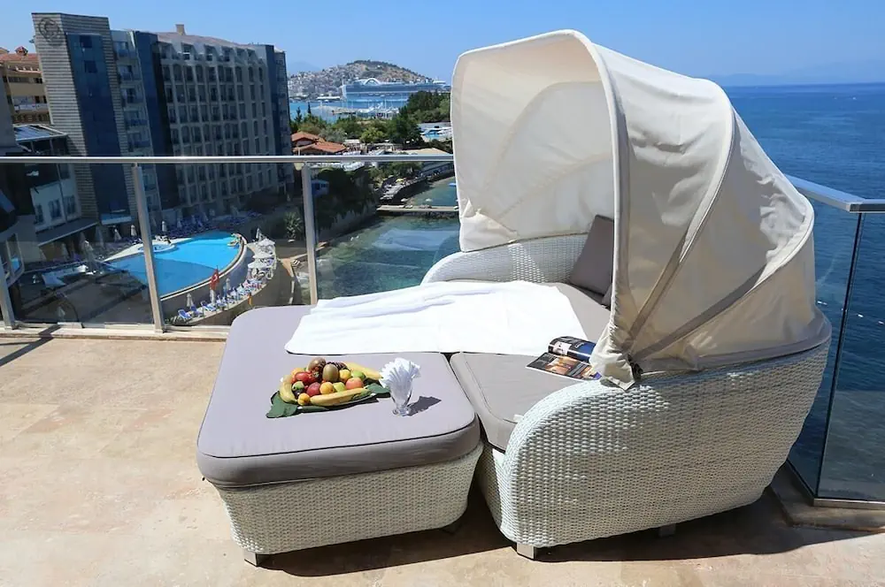 HOTEL: Charisma De Luxe Hotel