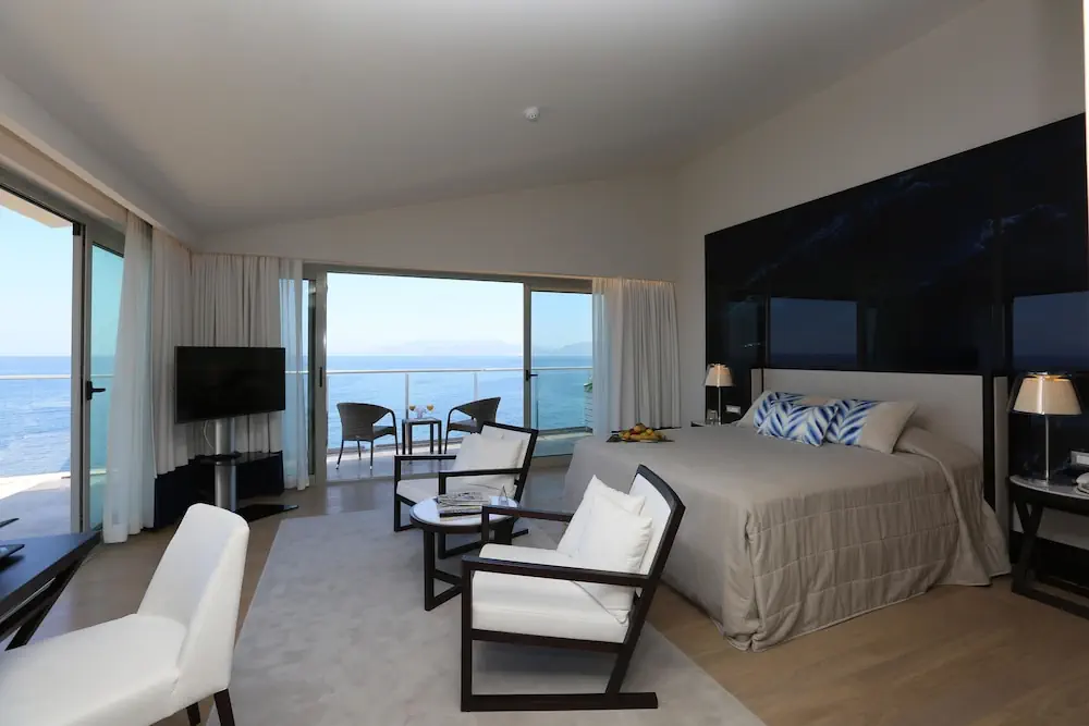 HOTEL: Charisma De Luxe Hotel