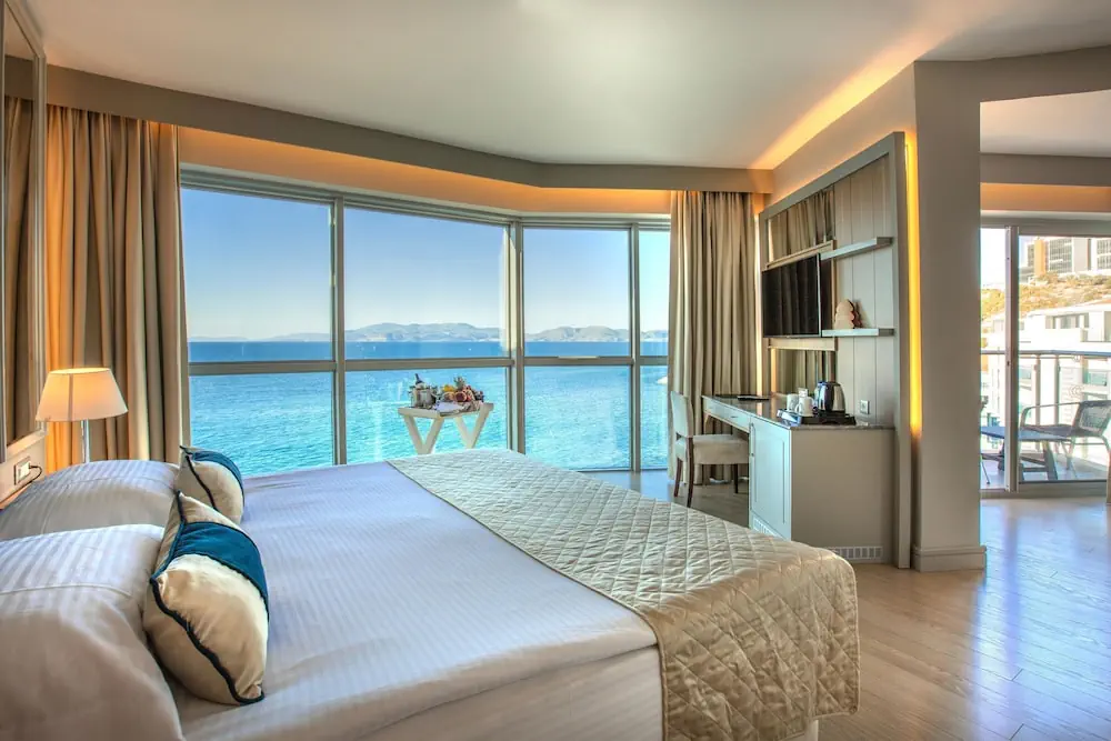 HOTEL: Charisma De Luxe Hotel