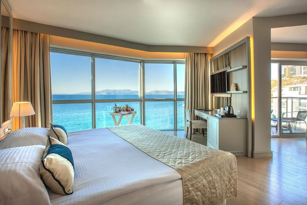 HOTEL: Charisma De Luxe Hotel