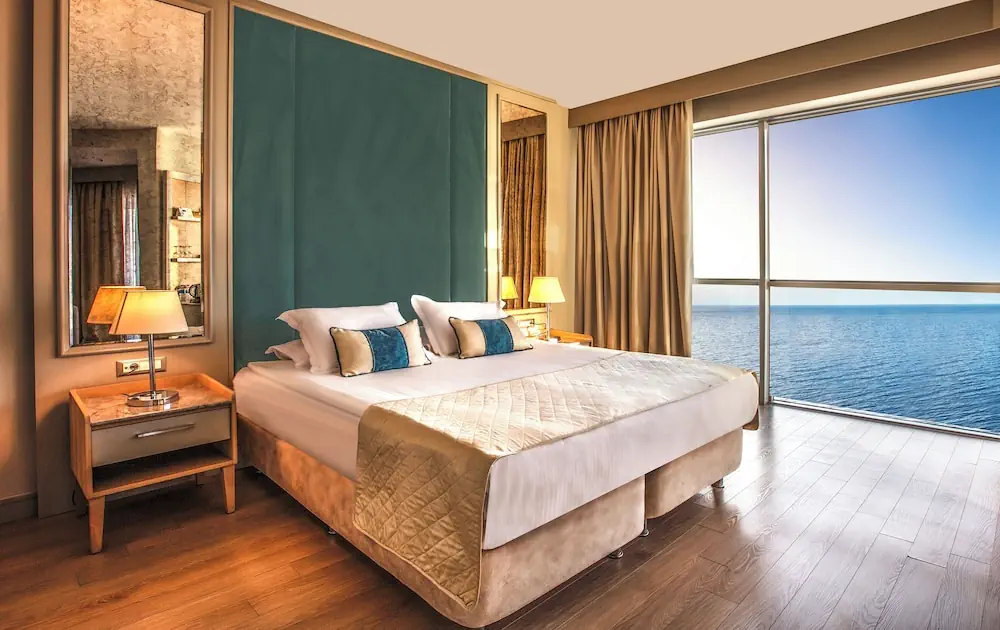 HOTEL: Charisma De Luxe Hotel