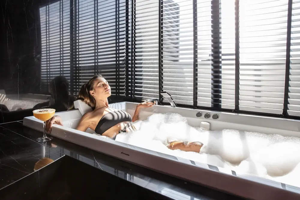 HOTEL: Charisma De Luxe Hotel