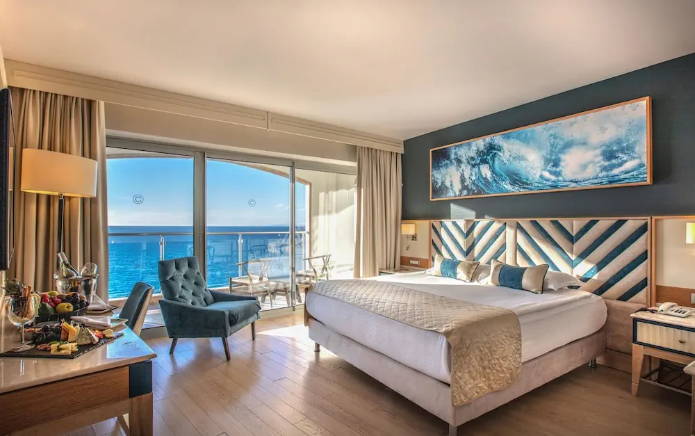 HOTEL: Charisma De Luxe Hotel