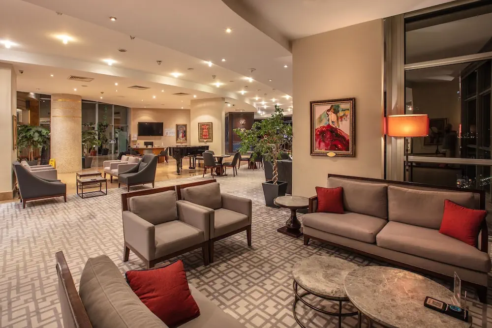 HOTEL: Charisma De Luxe Hotel