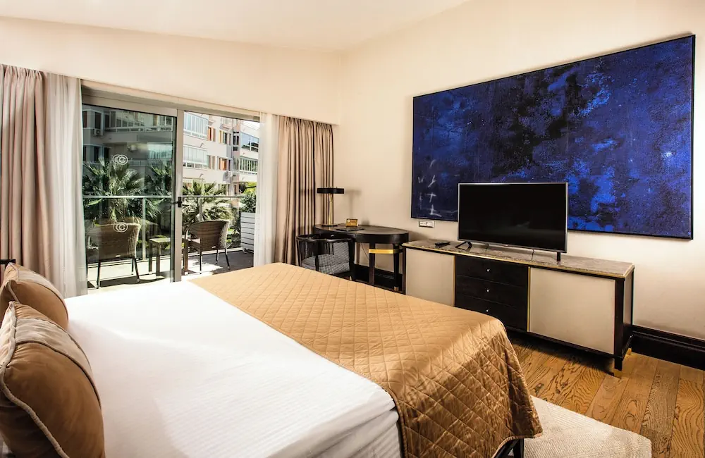 HOTEL: Charisma De Luxe Hotel