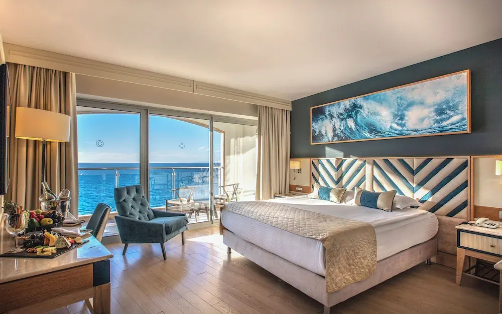 HOTEL: Charisma De Luxe Hotel