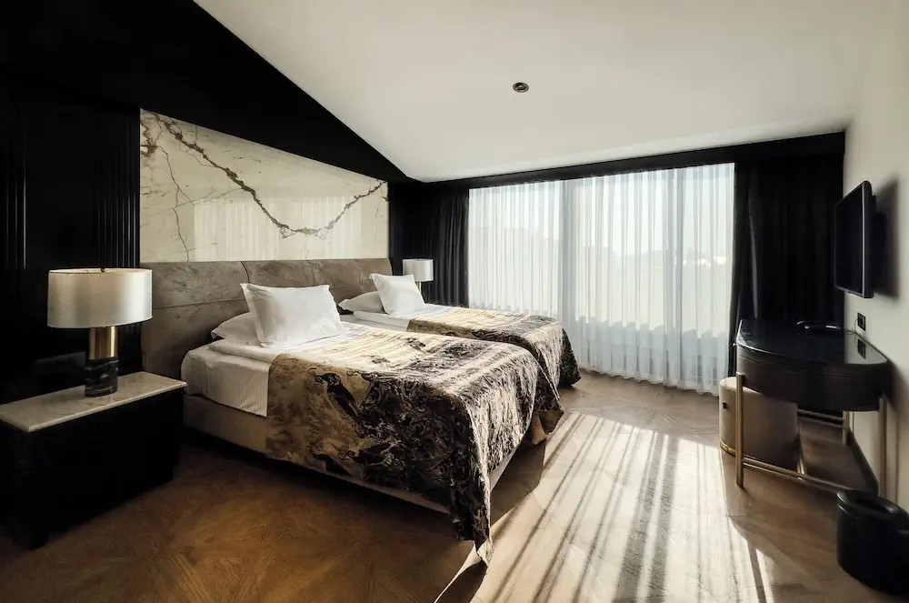 HOTEL: Charisma De Luxe Hotel