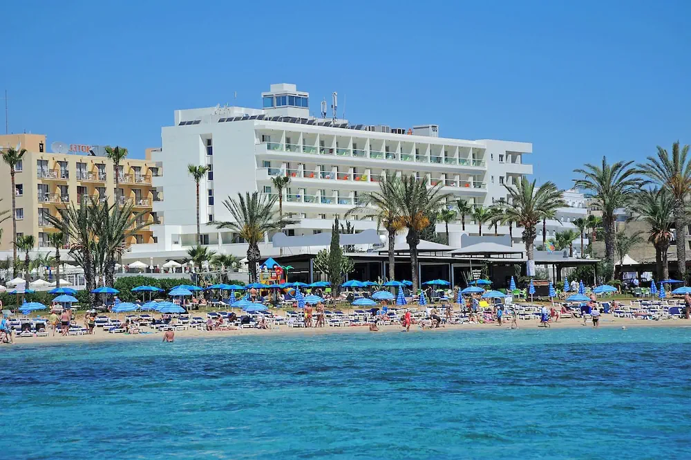 Nelia Beach photo 3