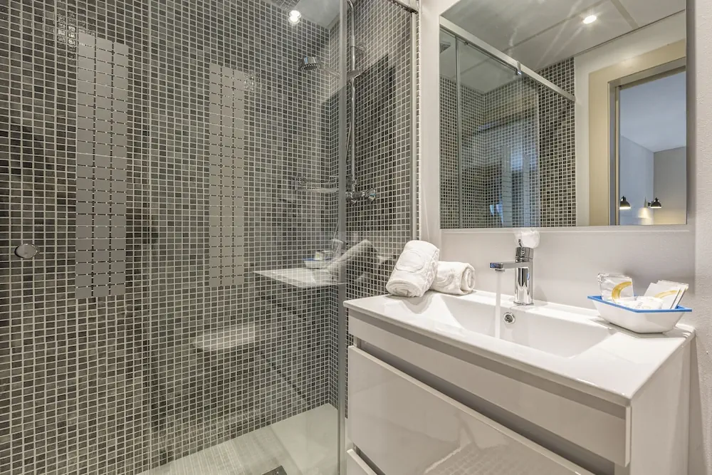 HOTEL: ALEGRIA Maripins
