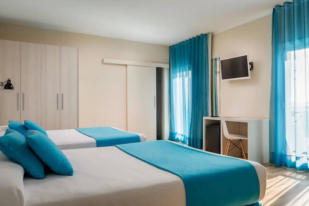 HOTEL: ALEGRIA Maripins