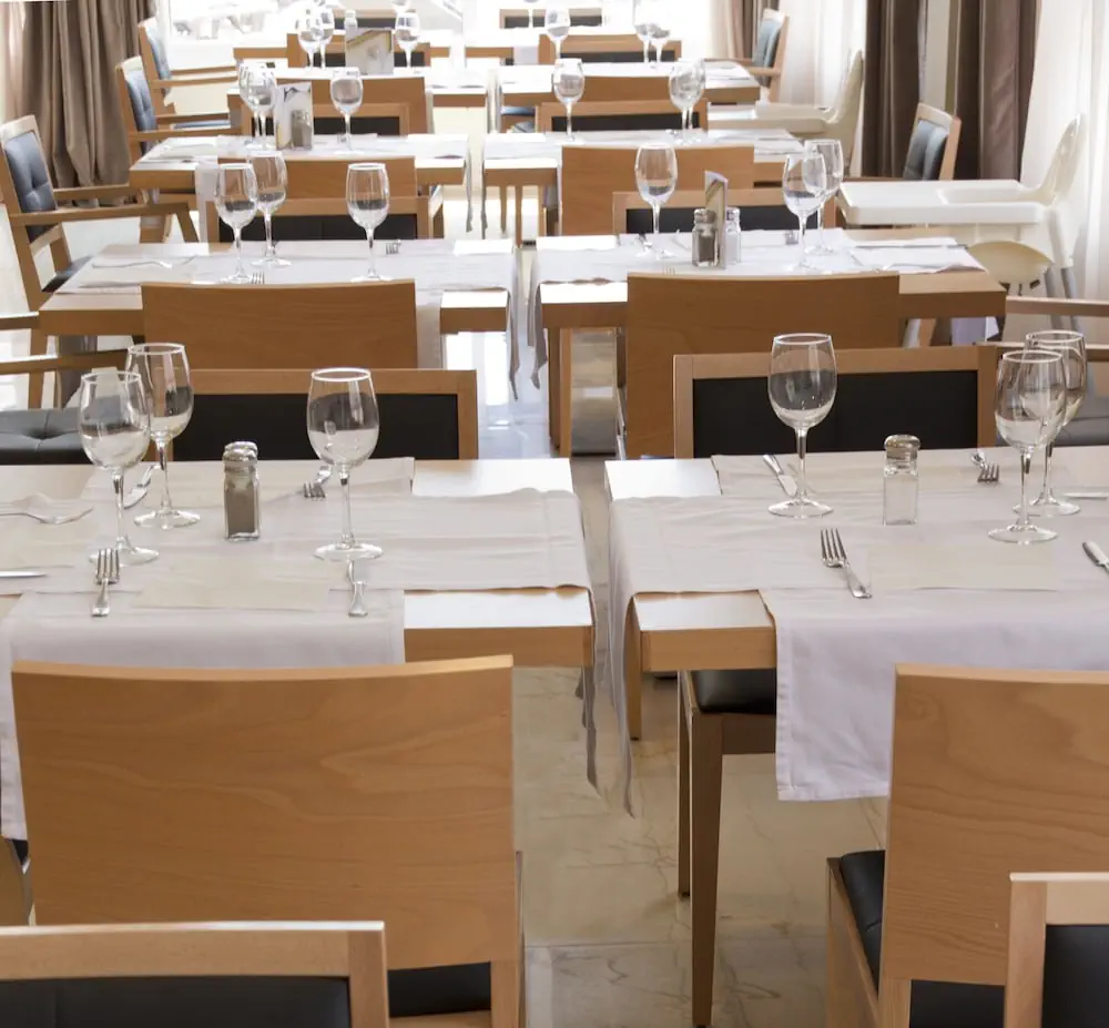 HOTEL: ALEGRIA Maripins