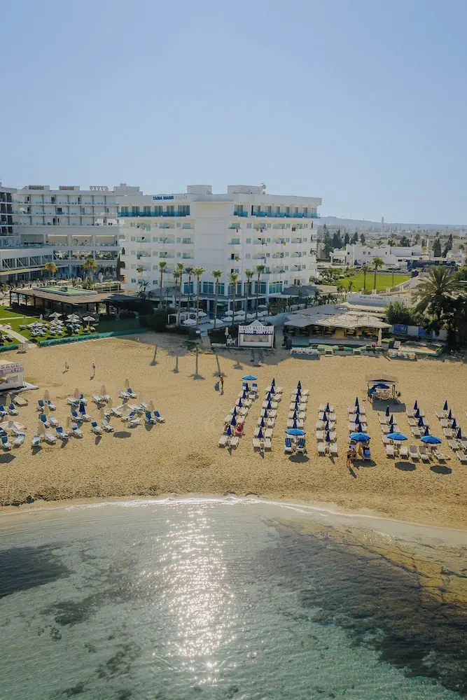 Tasia Maris Sands photo 1
