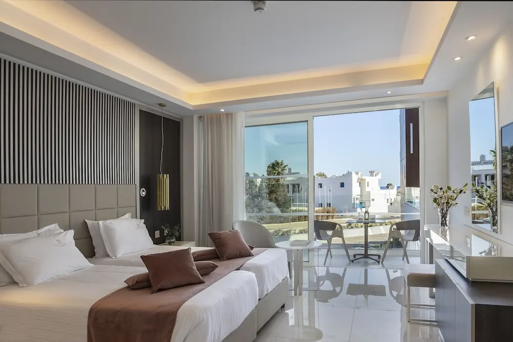 HOTEL: Chrysomare Beach Hotel and Resort