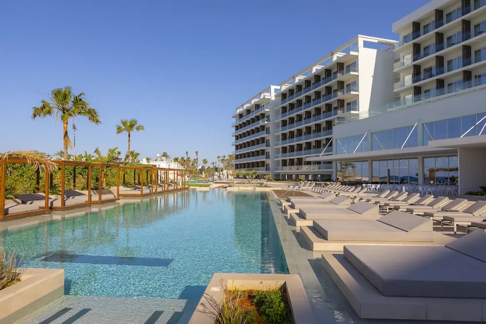 HOTEL: Chrysomare Beach Hotel and Resort