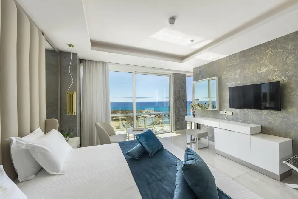 HOTEL: Chrysomare Beach Hotel and Resort