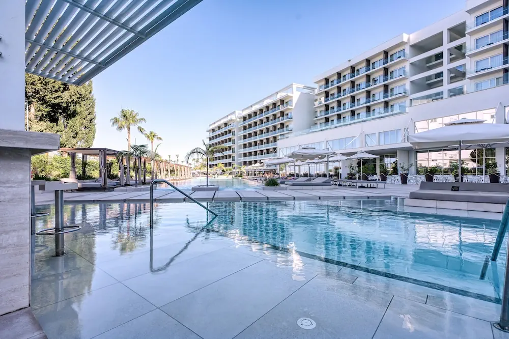 HOTEL: Chrysomare Beach Hotel and Resort