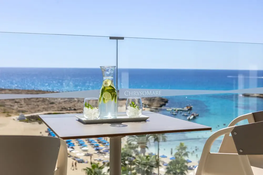 HOTEL: Chrysomare Beach Hotel and Resort