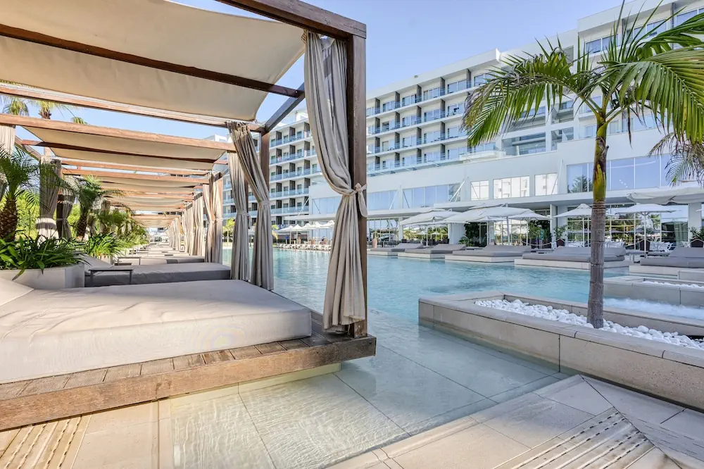 HOTEL: Chrysomare Beach Hotel and Resort