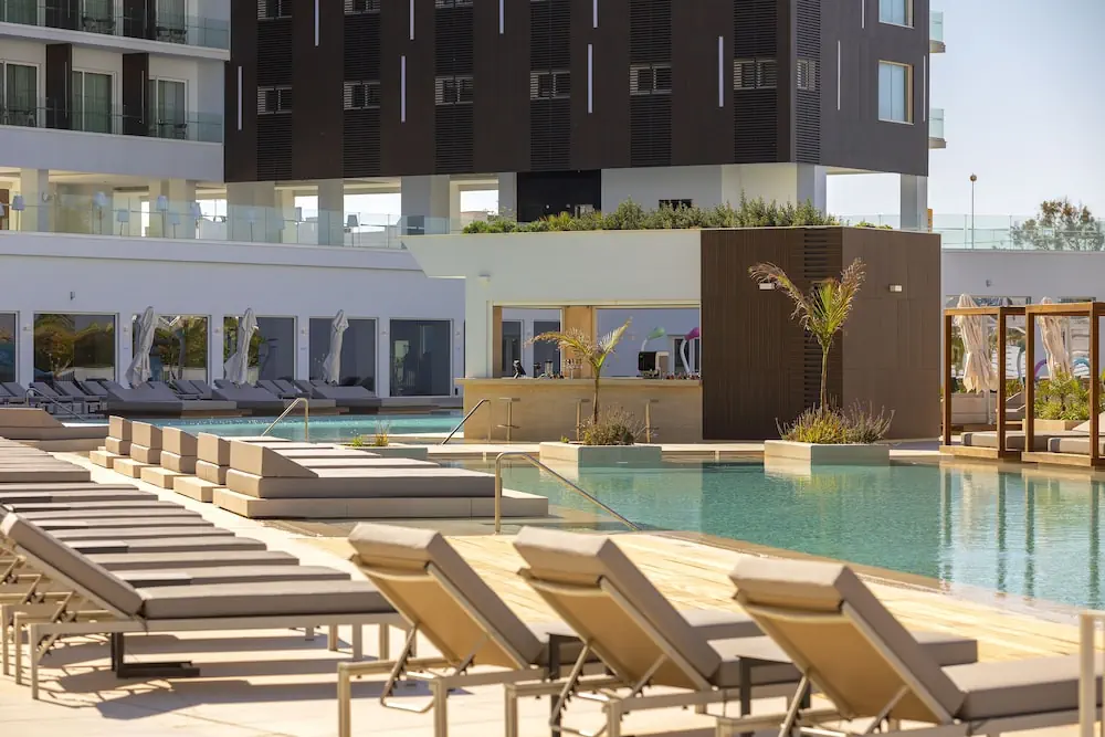 HOTEL: Chrysomare Beach Hotel and Resort