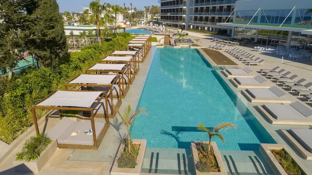HOTEL: Chrysomare Beach Hotel and Resort